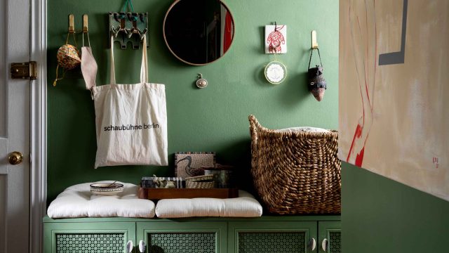 Transform Your Entryway: Budget-Friendly Solutions for Clutter-Free Spaces