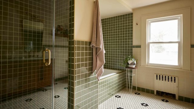 Maximize Small Spaces: Creative Vintage Bathroom Storage Ideas