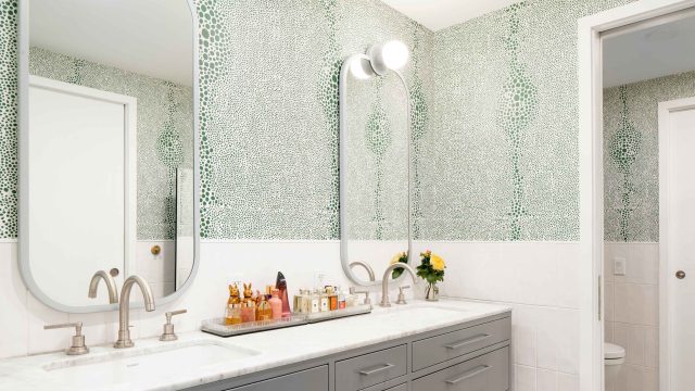 Transform Your Bathroom with Vintage Decor for Stylish Storage Solutions