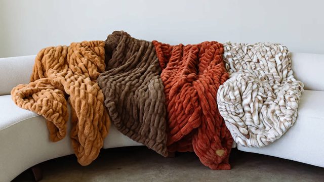 Discover the Cozy Charm of the Lola Blanket at an Unbeatable Price