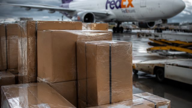 FedEx's Revenue Plunge: Navigating Uncertain Trade Policies