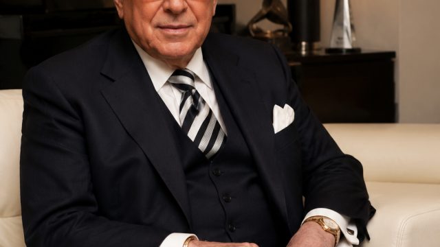 Clive Davis: A Legacy of Music and Wealth That Redefines Success