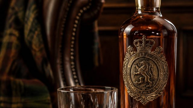 Discover the Unique Appeal of Clan Fraser Blended Scotch Whisky