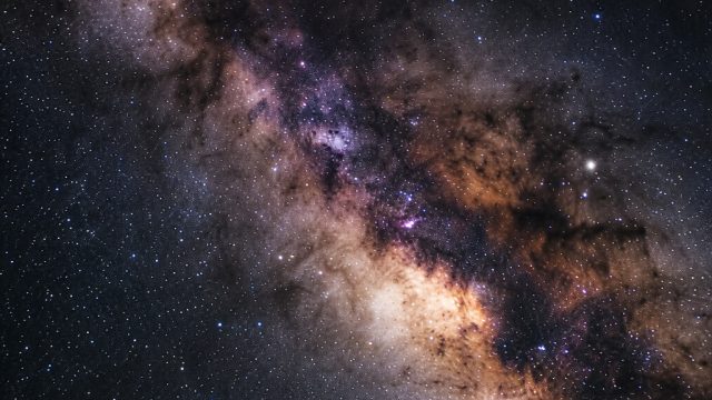 Stunning New Image Reveals the Heart of the Milky Way